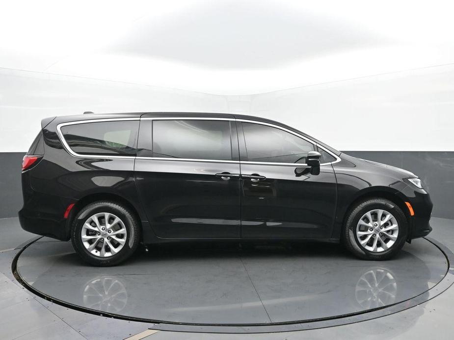 new 2025 Chrysler Pacifica car, priced at $46,366