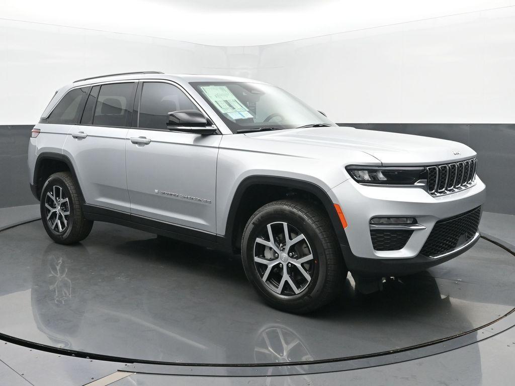 new 2025 Jeep Grand Cherokee car, priced at $48,371