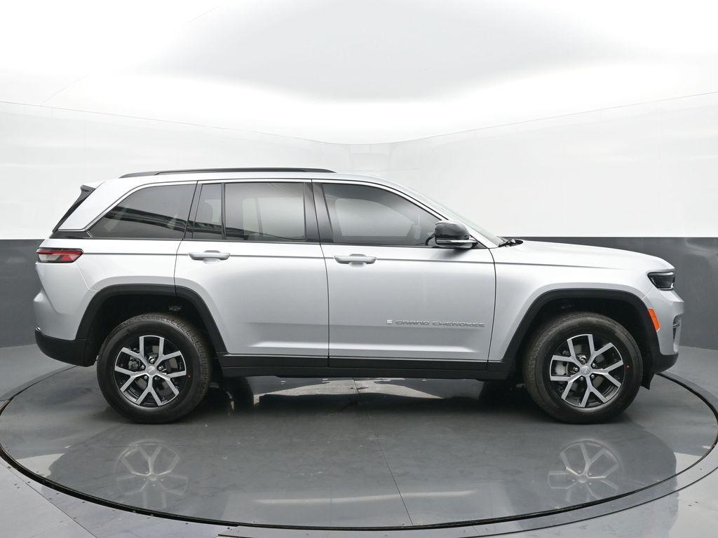 new 2025 Jeep Grand Cherokee car, priced at $48,371