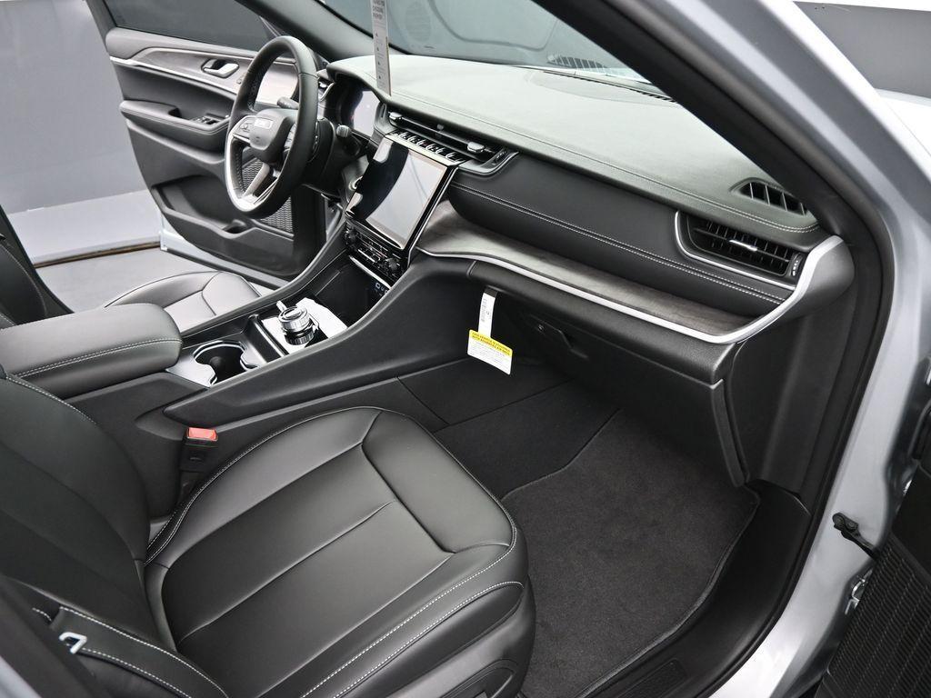 new 2025 Jeep Grand Cherokee car, priced at $48,371