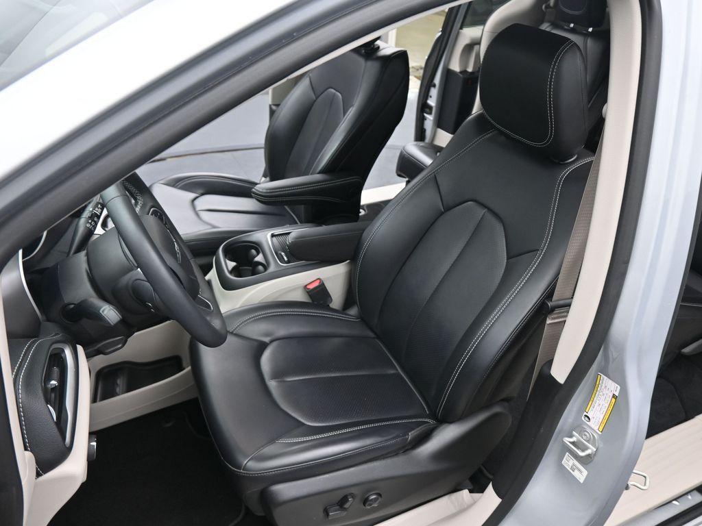 used 2023 Chrysler Pacifica car, priced at $35,999