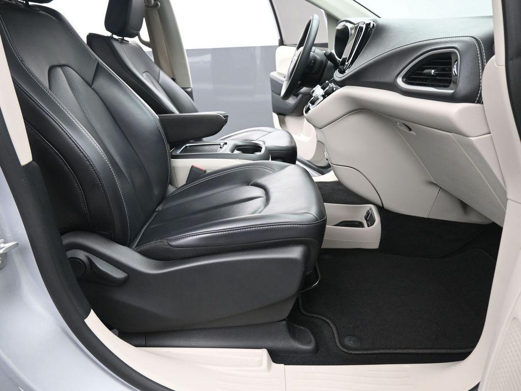 used 2023 Chrysler Pacifica car, priced at $35,999