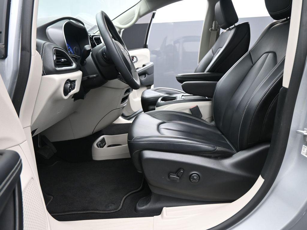 used 2023 Chrysler Pacifica car, priced at $35,999