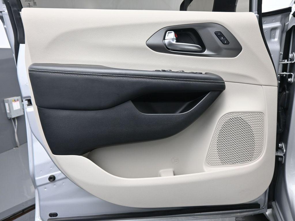 used 2023 Chrysler Pacifica car, priced at $35,999