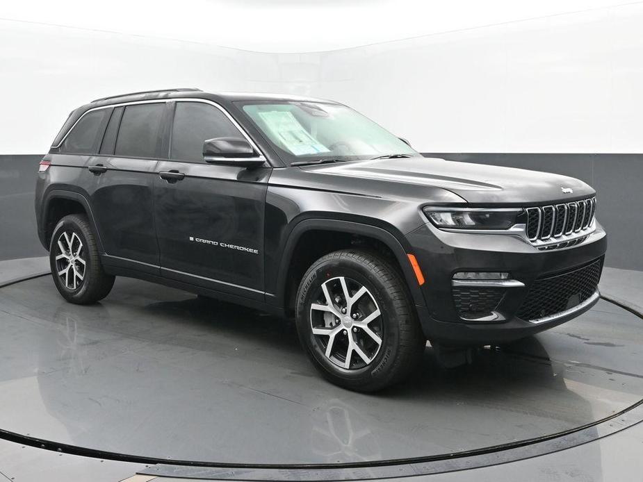 new 2025 Jeep Grand Cherokee car, priced at $49,490