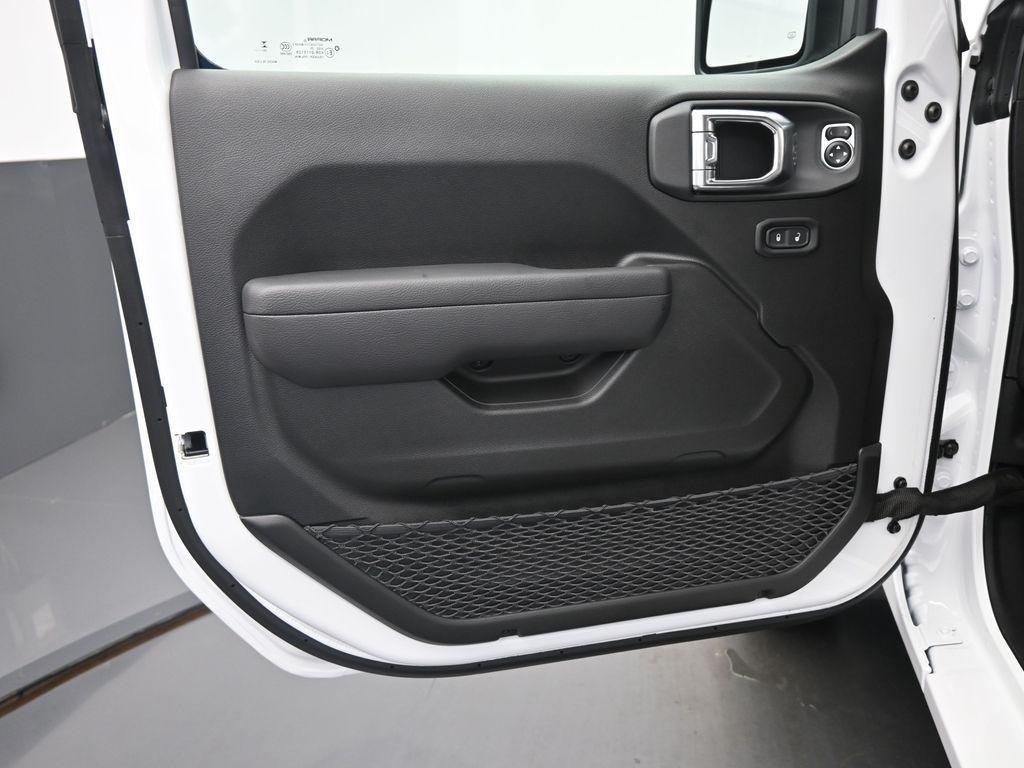 new 2025 Jeep Gladiator car, priced at $46,912