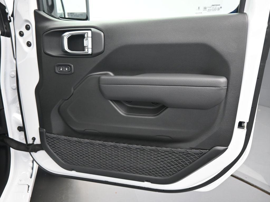 new 2025 Jeep Gladiator car, priced at $46,912