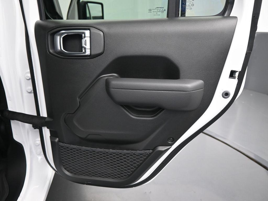 new 2025 Jeep Gladiator car, priced at $46,912