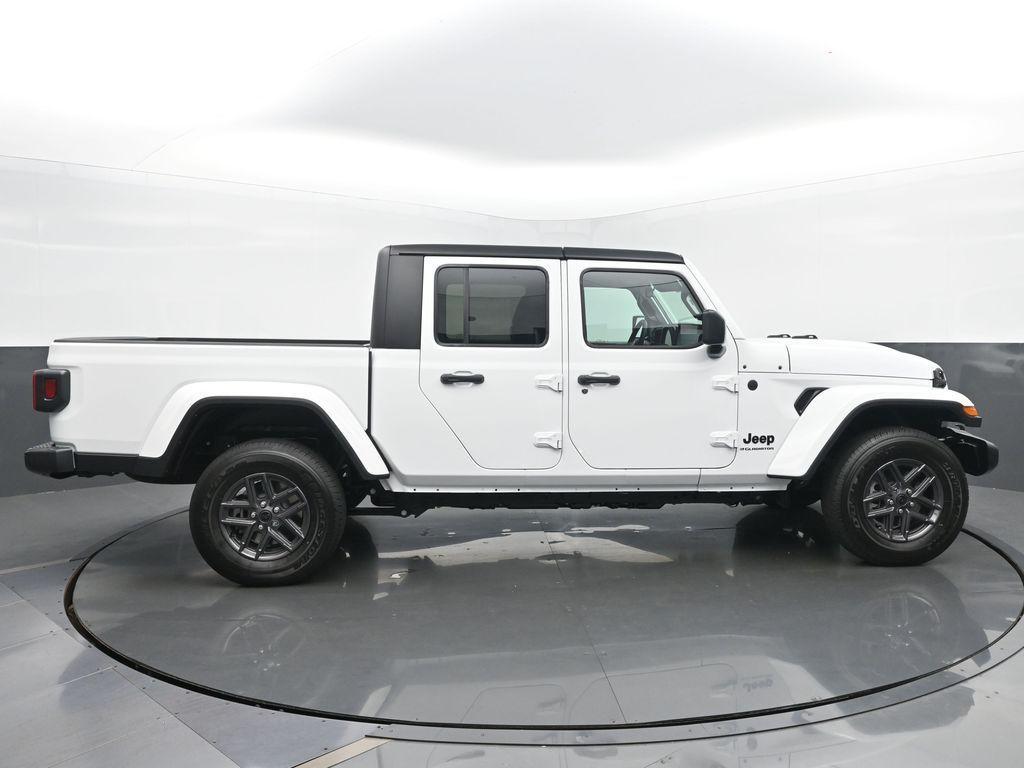 new 2025 Jeep Gladiator car, priced at $46,912