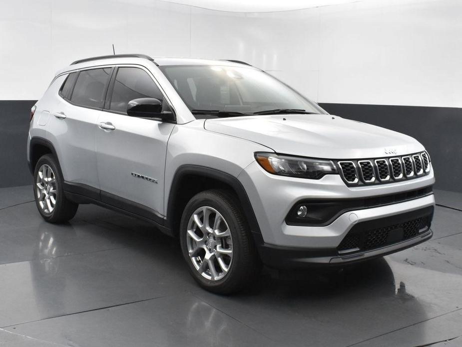 new 2024 Jeep Compass car, priced at $32,327