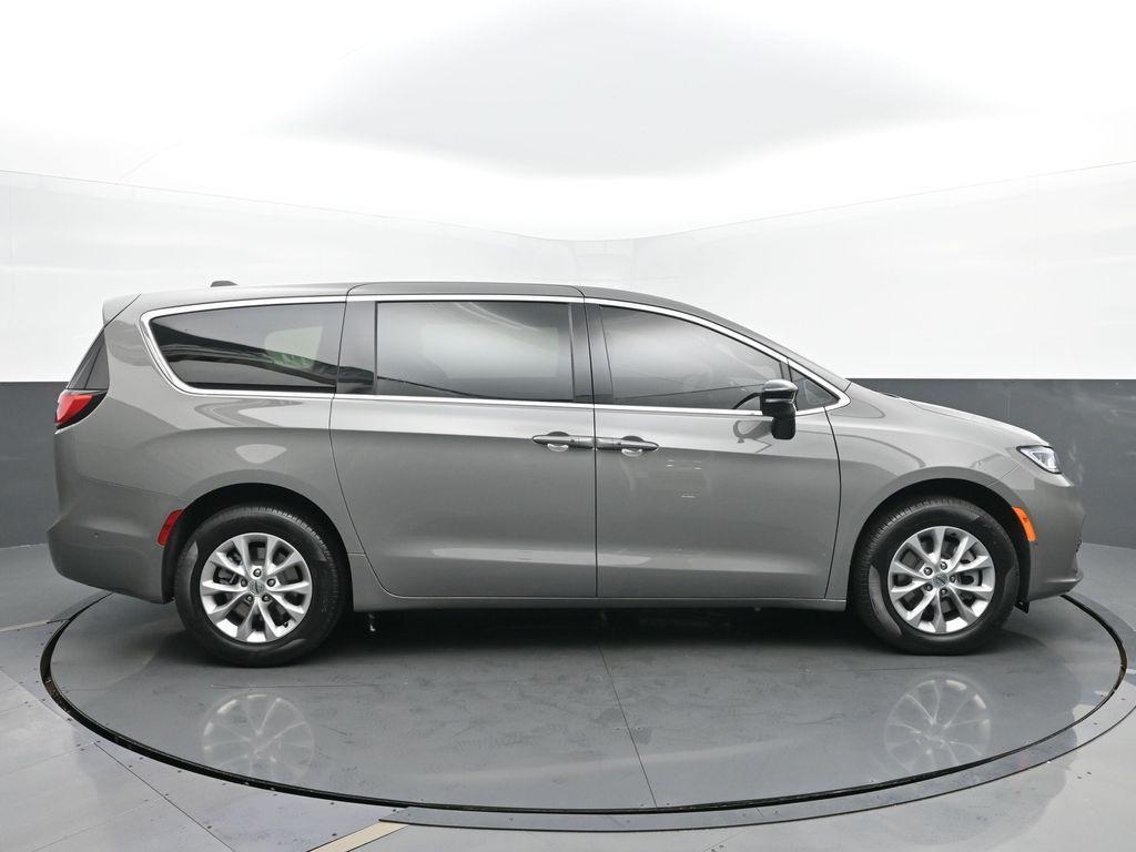 new 2025 Chrysler Pacifica car, priced at $46,861