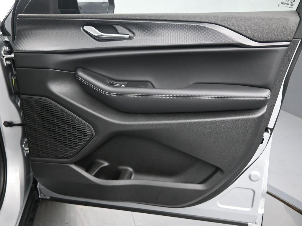 new 2025 Jeep Grand Cherokee car, priced at $36,937