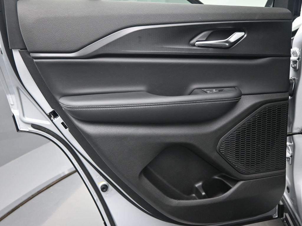 new 2025 Jeep Grand Cherokee car, priced at $40,187