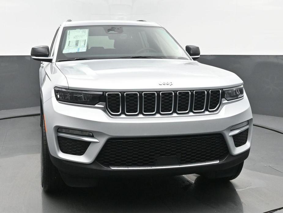 new 2025 Jeep Grand Cherokee car, priced at $43,376