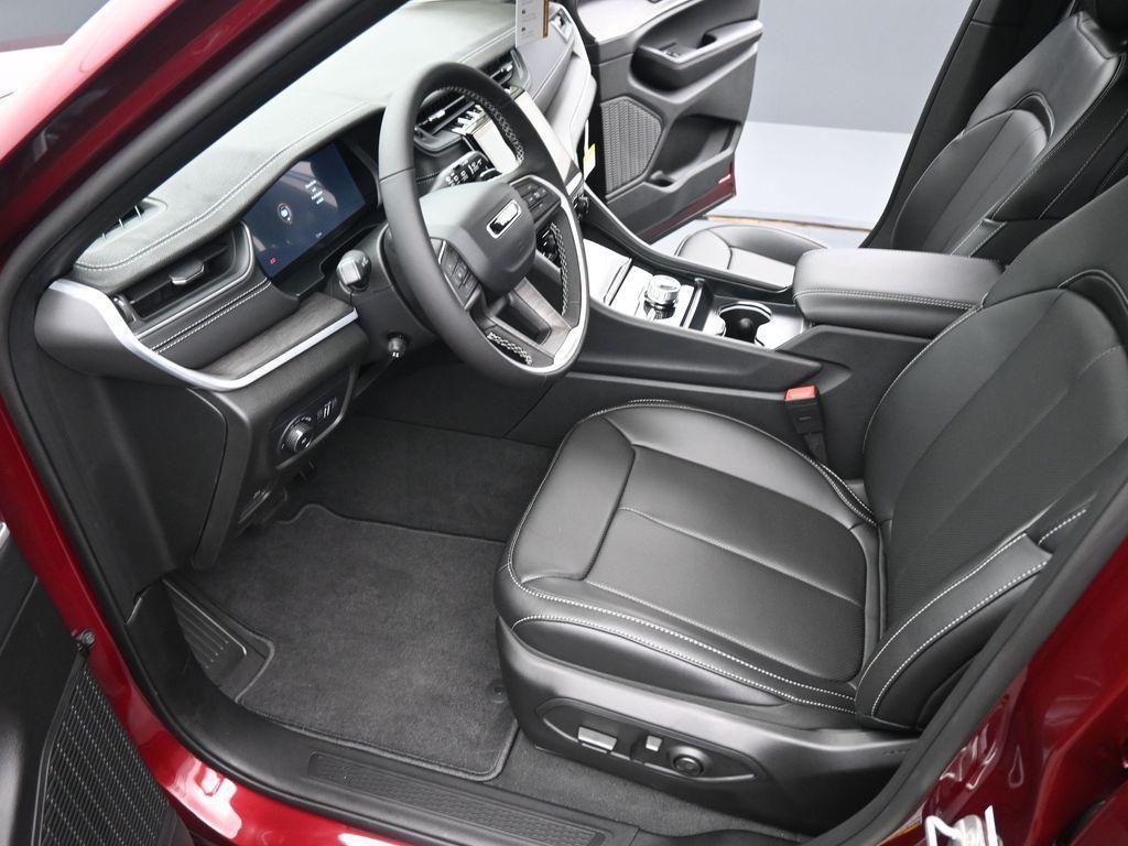 new 2025 Jeep Grand Cherokee car, priced at $51,852
