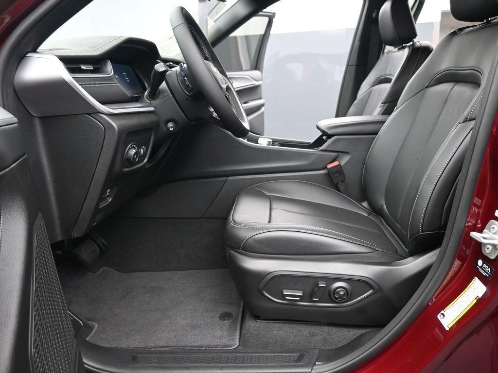 new 2025 Jeep Grand Cherokee car, priced at $51,852