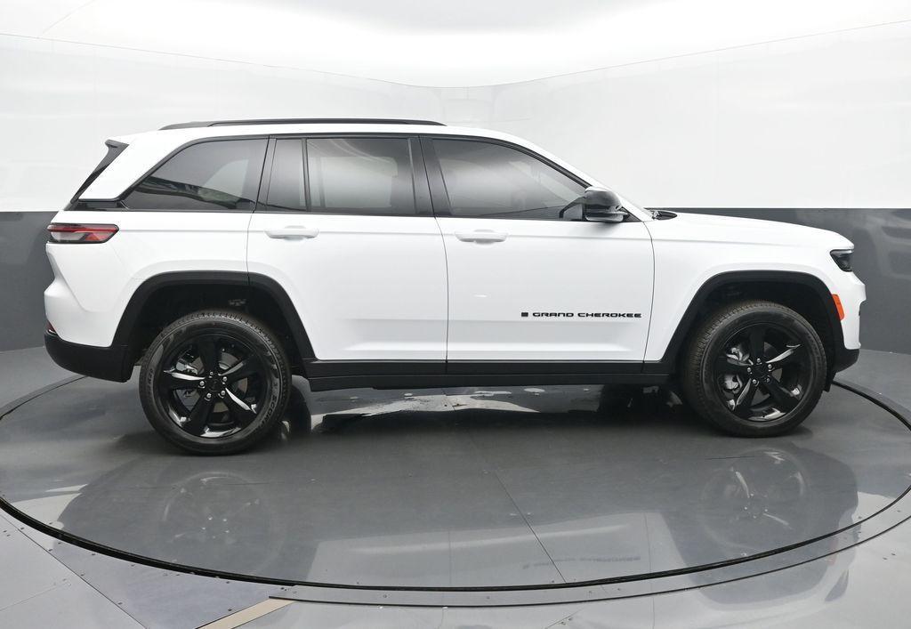 new 2025 Jeep Grand Cherokee car, priced at $49,501