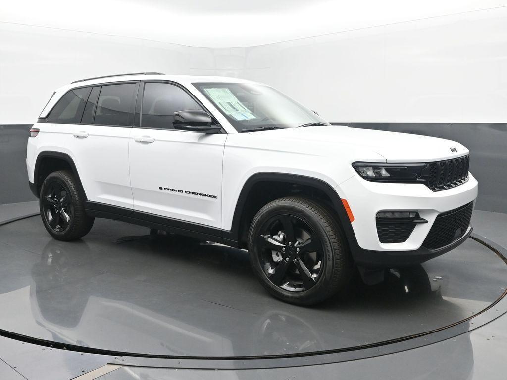 new 2025 Jeep Grand Cherokee car, priced at $49,501