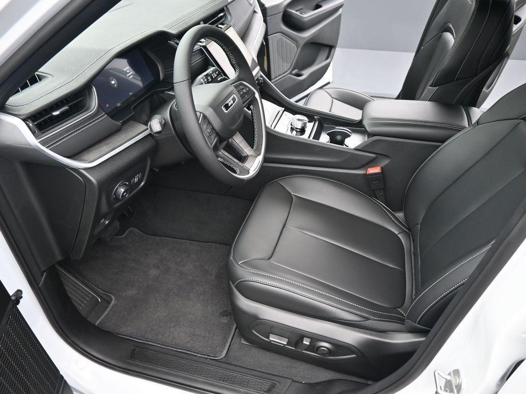 new 2025 Jeep Grand Cherokee car, priced at $49,501