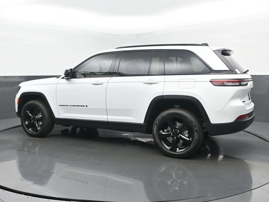 new 2025 Jeep Grand Cherokee car, priced at $49,501