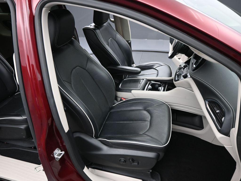 used 2021 Chrysler Pacifica Hybrid car, priced at $26,867