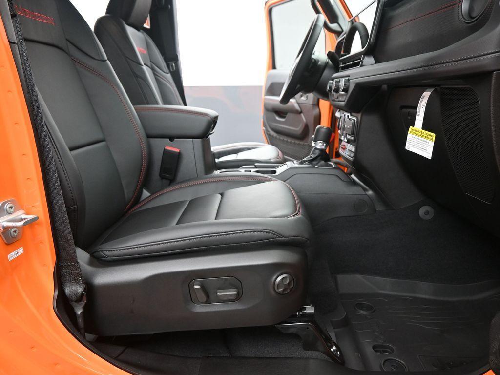 new 2025 Jeep Wrangler car, priced at $60,956