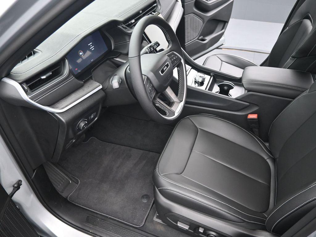 new 2025 Jeep Grand Cherokee car, priced at $43,631