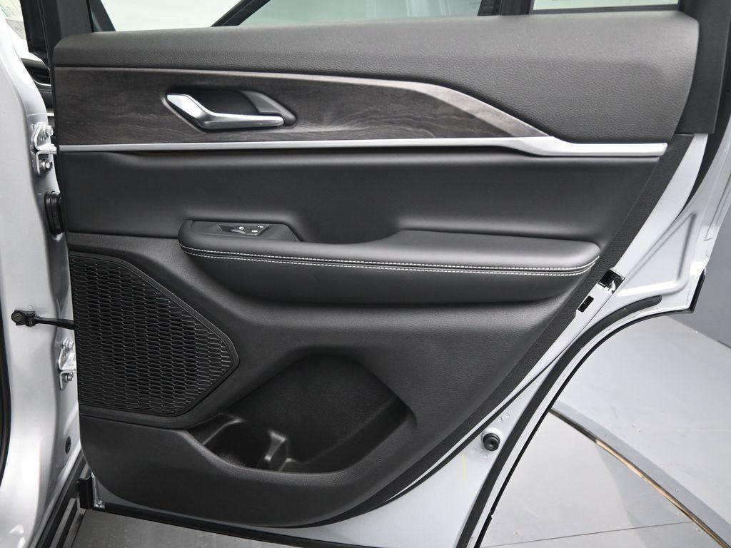 new 2025 Jeep Grand Cherokee car, priced at $43,631