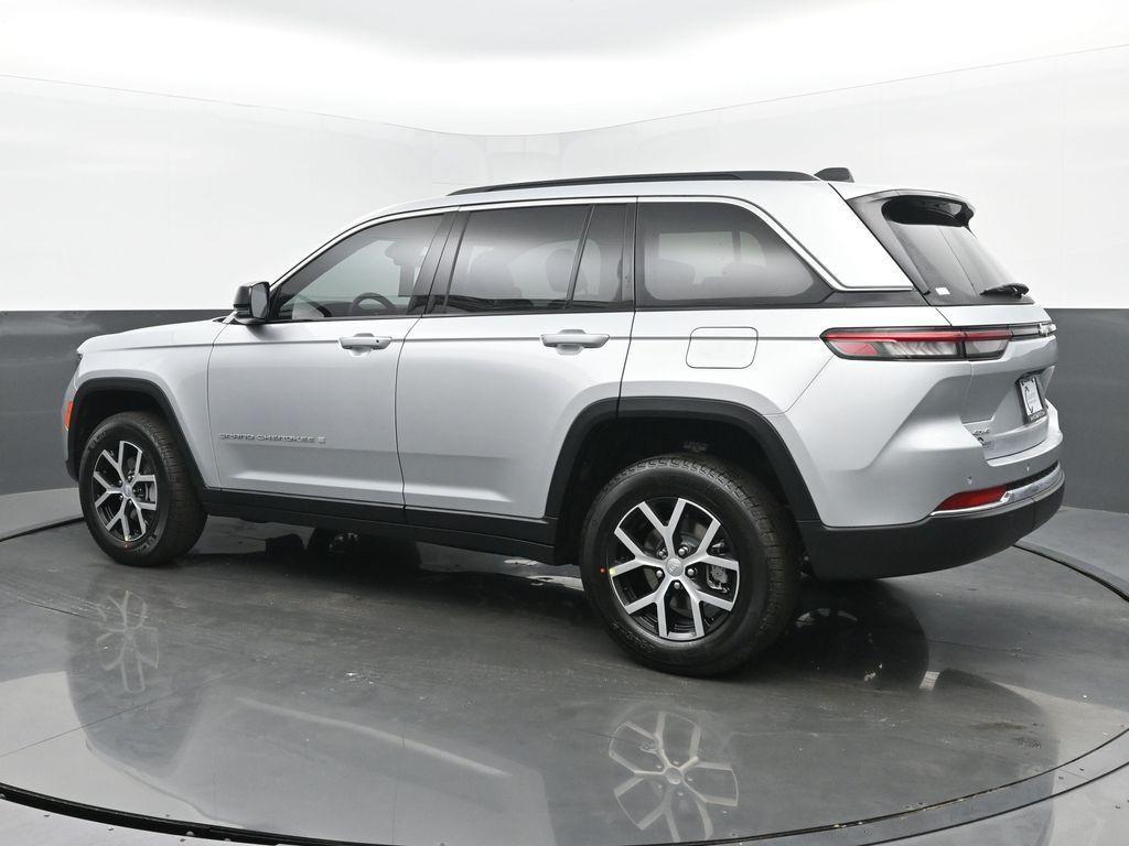 new 2025 Jeep Grand Cherokee car, priced at $43,631