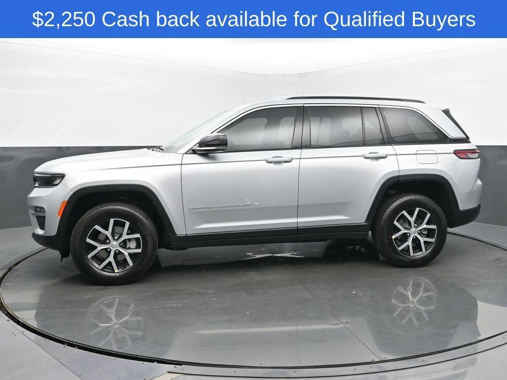 new 2025 Jeep Grand Cherokee car, priced at $42,870