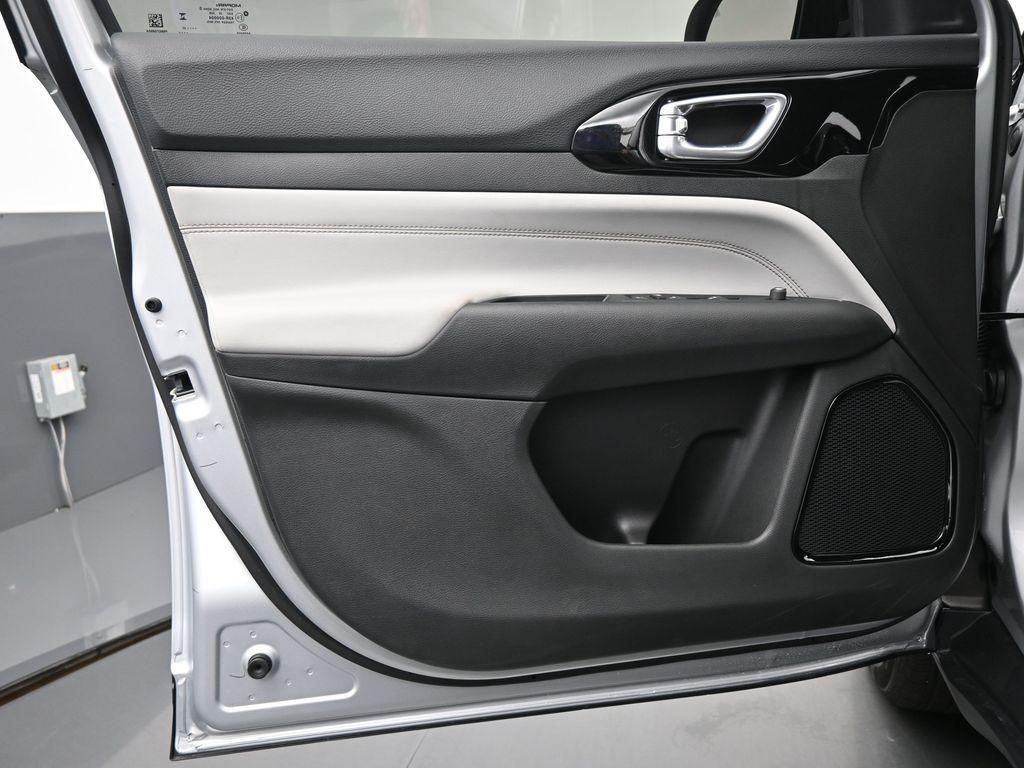 new 2025 Jeep Compass car, priced at $33,968