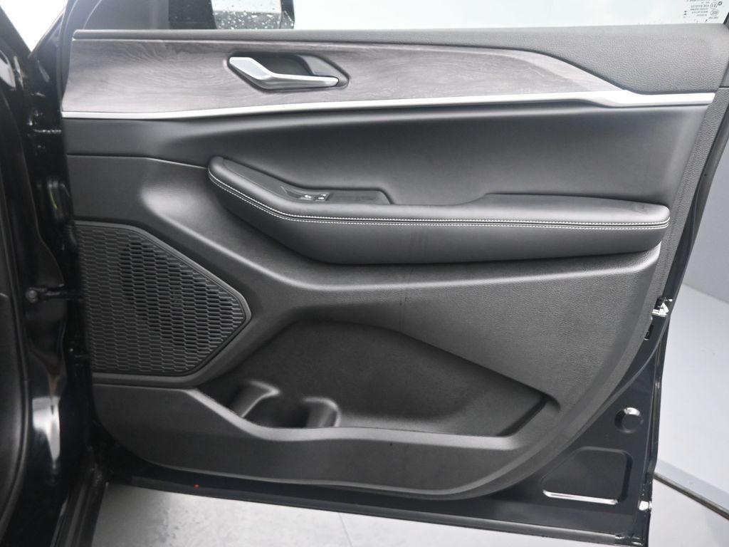 new 2025 Jeep Grand Cherokee car, priced at $45,041