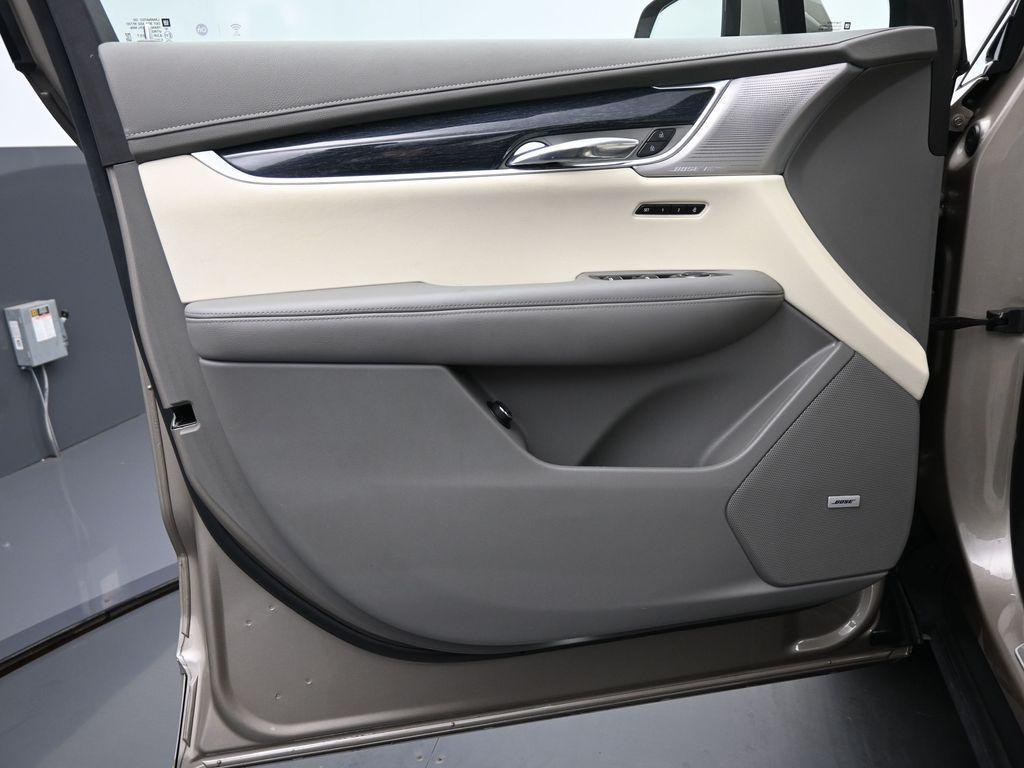 used 2022 Cadillac XT6 car, priced at $34,999