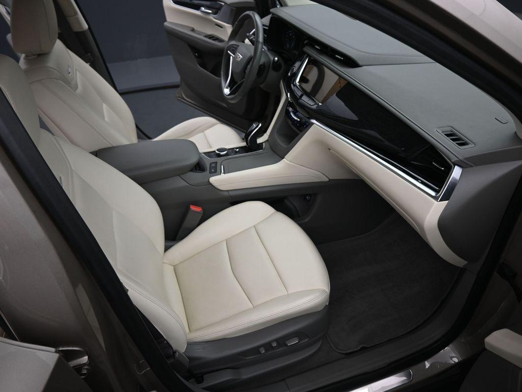 used 2022 Cadillac XT6 car, priced at $34,999