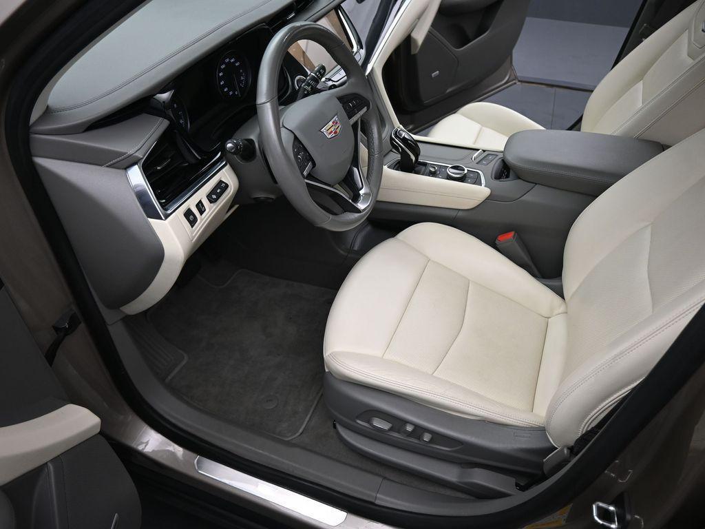used 2022 Cadillac XT6 car, priced at $34,999