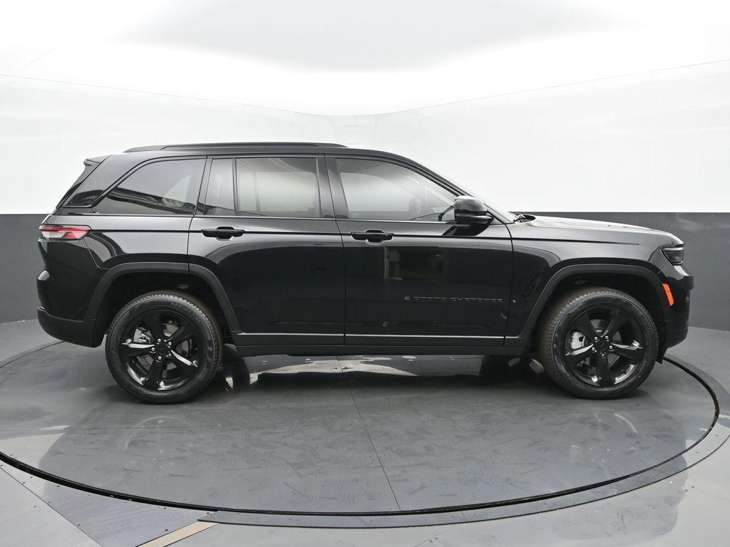 new 2025 Jeep Grand Cherokee car, priced at $49,300