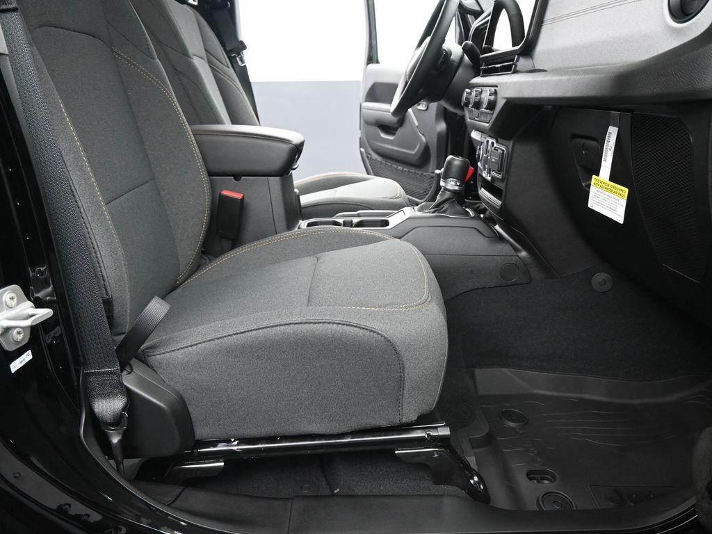 new 2025 Jeep Gladiator car, priced at $47,249