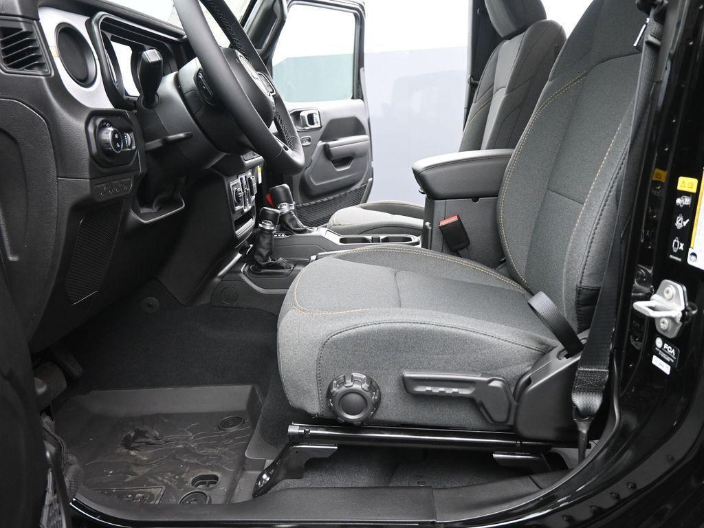 new 2025 Jeep Gladiator car, priced at $47,249