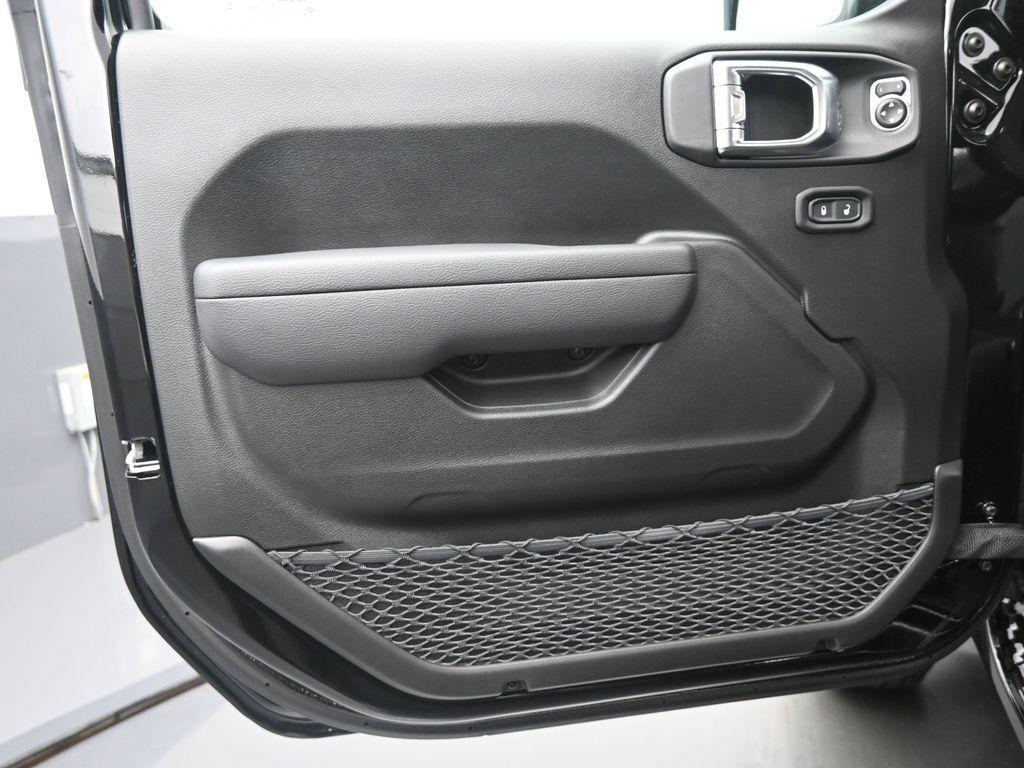 new 2025 Jeep Gladiator car, priced at $47,249