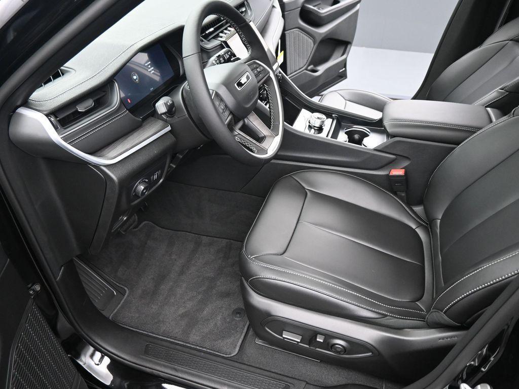 new 2025 Jeep Grand Cherokee car, priced at $49,073