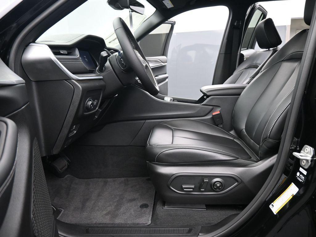 new 2025 Jeep Grand Cherokee car, priced at $49,073