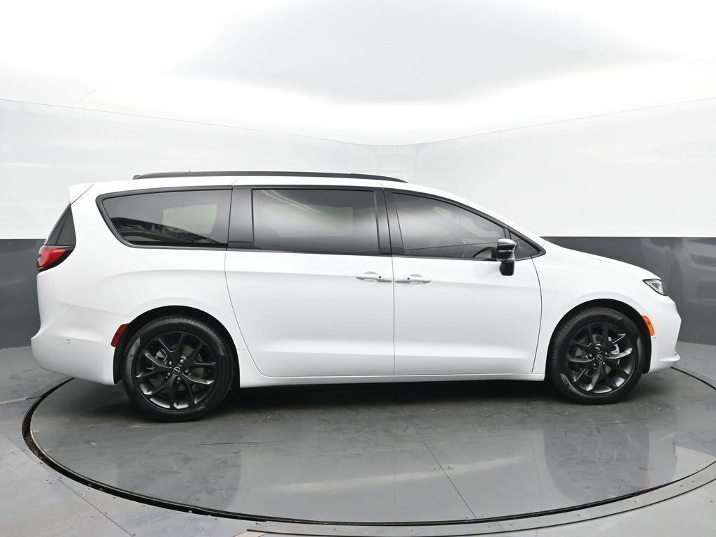 new 2025 Chrysler Pacifica car, priced at $50,243