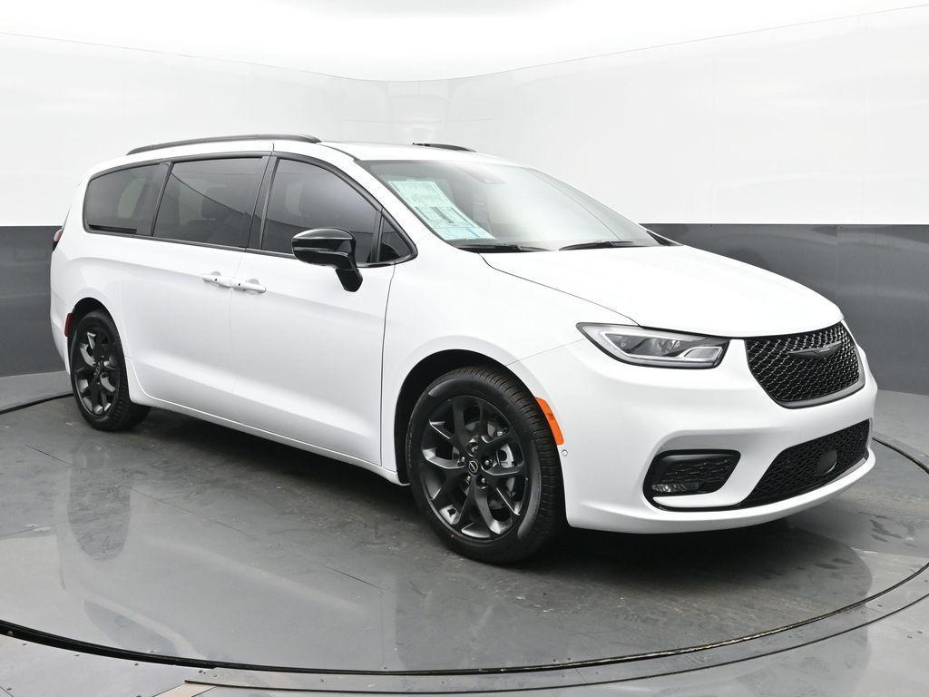 new 2025 Chrysler Pacifica car, priced at $50,243