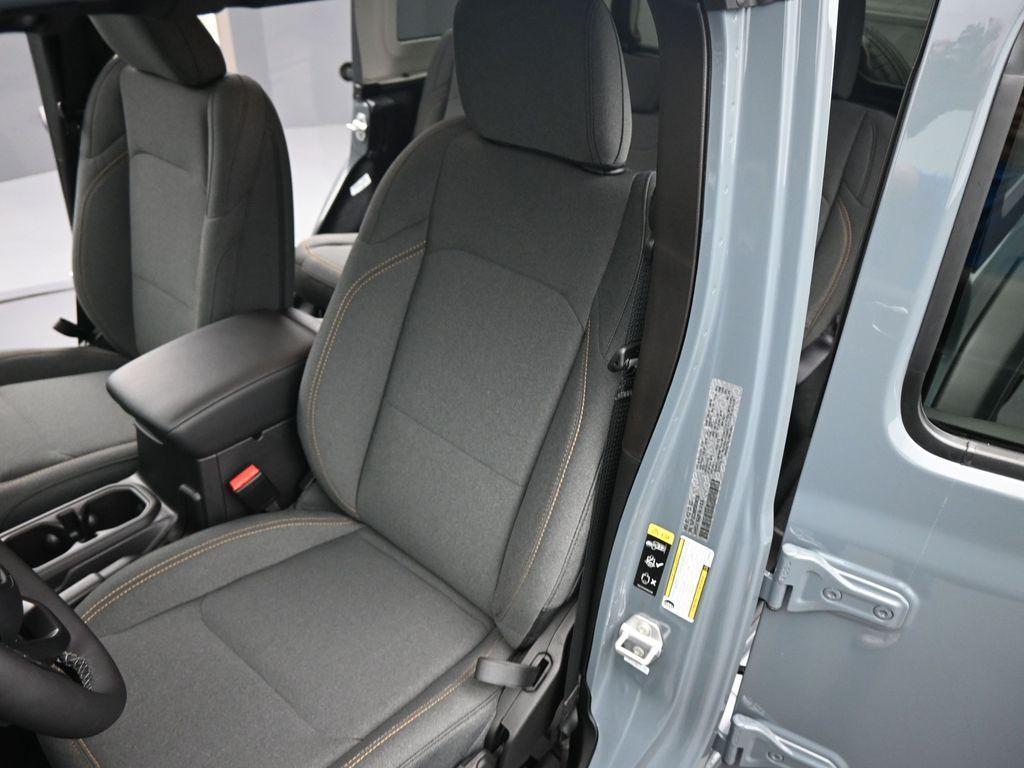 new 2025 Jeep Wrangler car, priced at $46,600