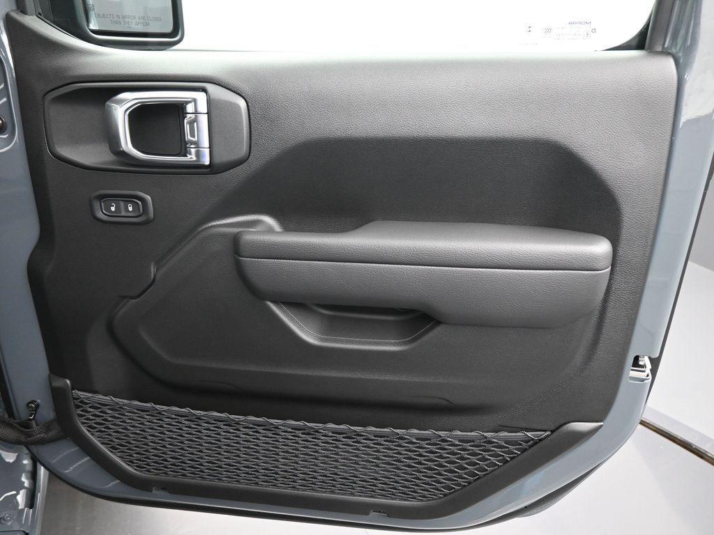 new 2025 Jeep Wrangler car, priced at $45,100