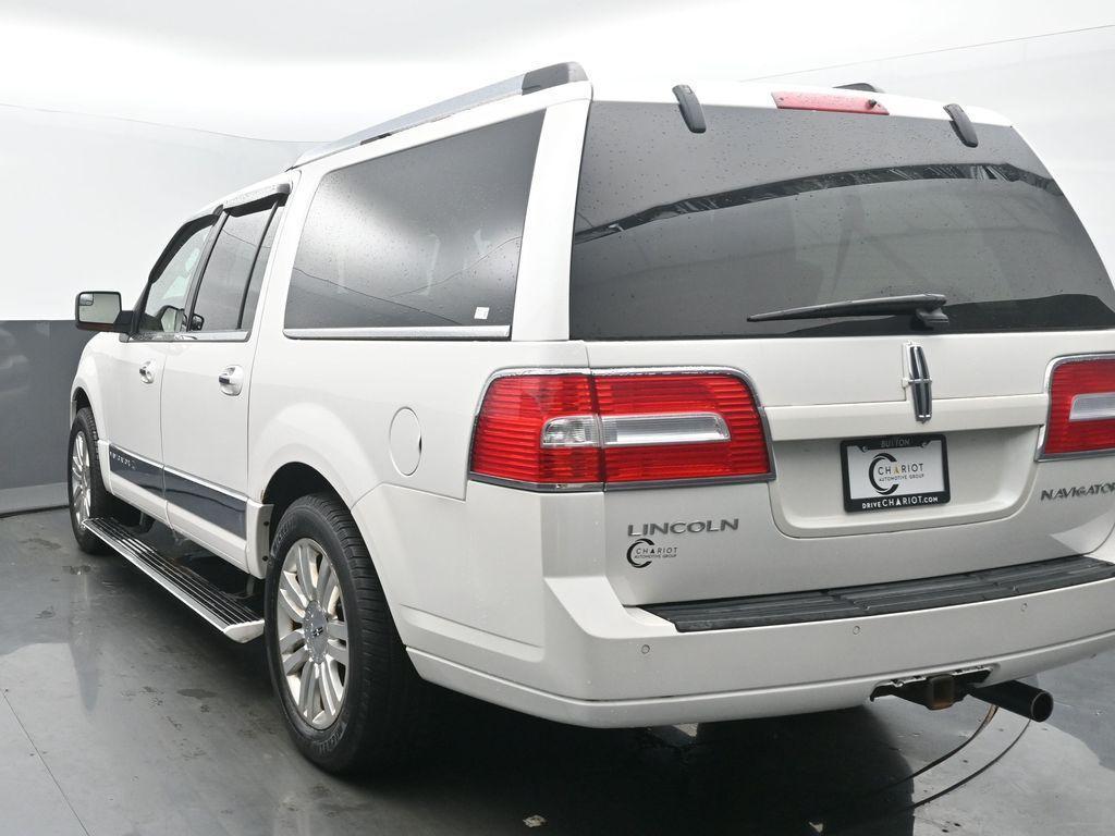 used 2013 Lincoln Navigator car, priced at $9,900
