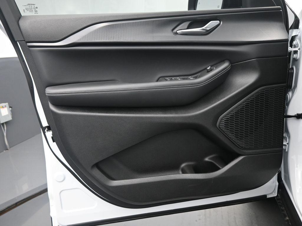 new 2025 Jeep Grand Cherokee L car, priced at $43,559