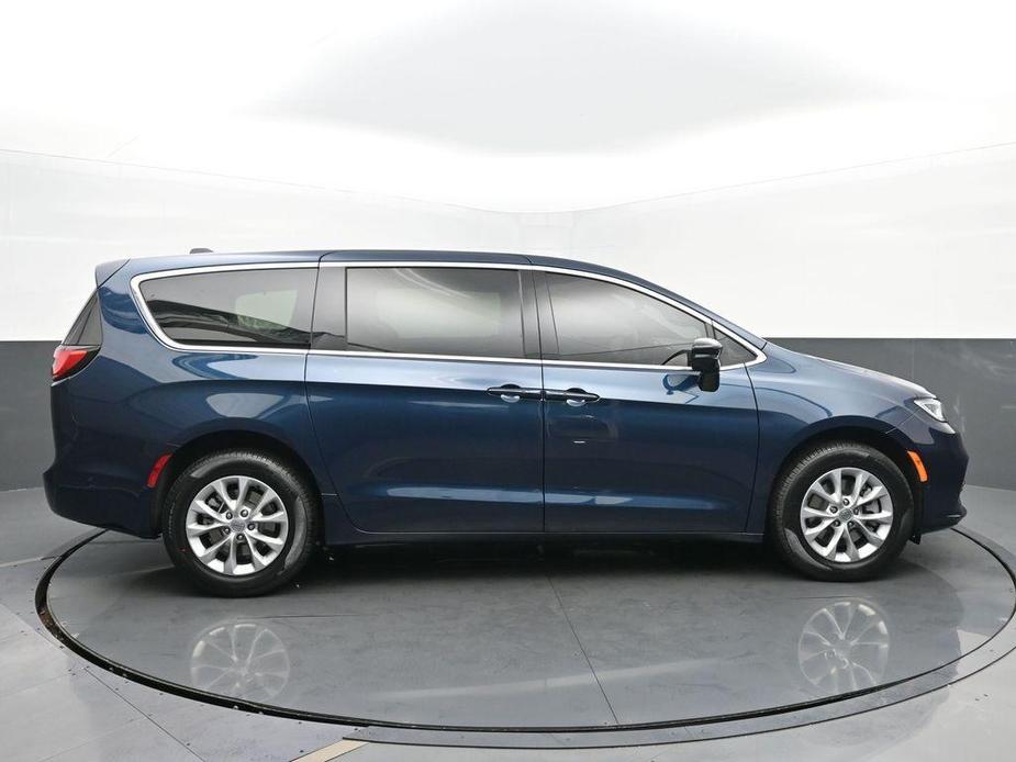 new 2025 Chrysler Pacifica car, priced at $51,106