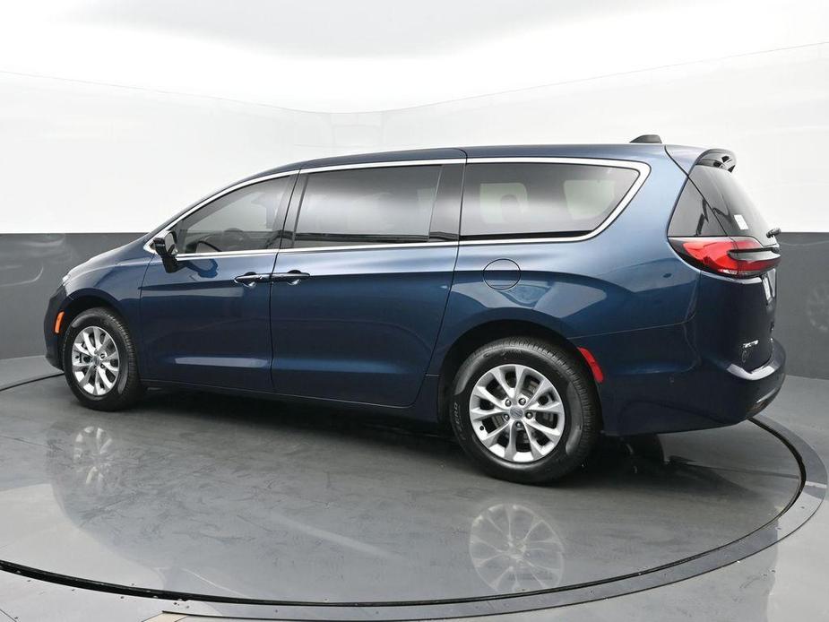 new 2025 Chrysler Pacifica car, priced at $51,106