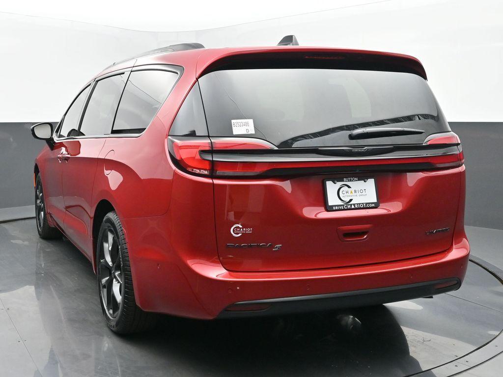 new 2025 Chrysler Pacifica car, priced at $54,086